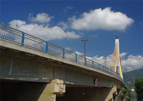 东丽304不锈钢桥梁护栏：安全、耐用与美观的完美结合