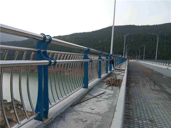 东丽不锈钢桥梁护栏防腐措施的重要性及实施策略