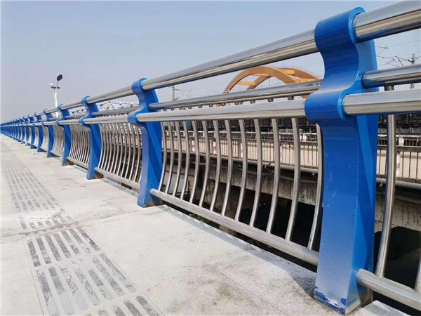 东丽304不锈钢复合管护栏的生产工艺揭秘